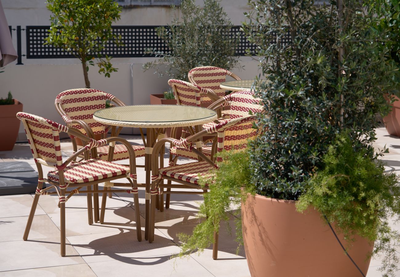 Apartahotel en Sevilla - Luis de Vargas 1A