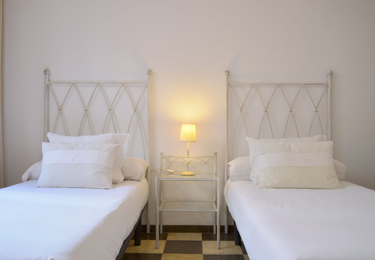 House in Seville - San Bernardo