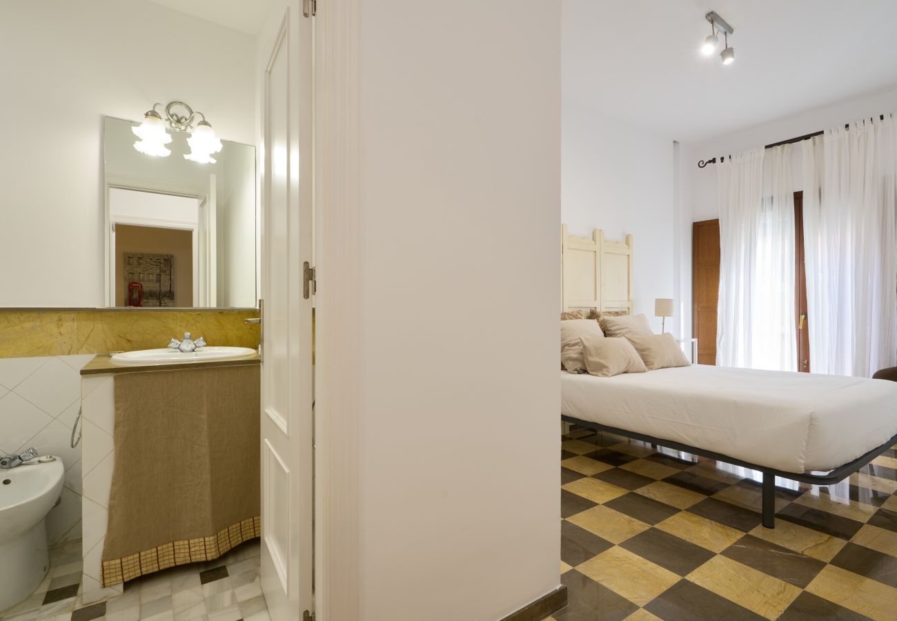 House in Seville - San Bernardo