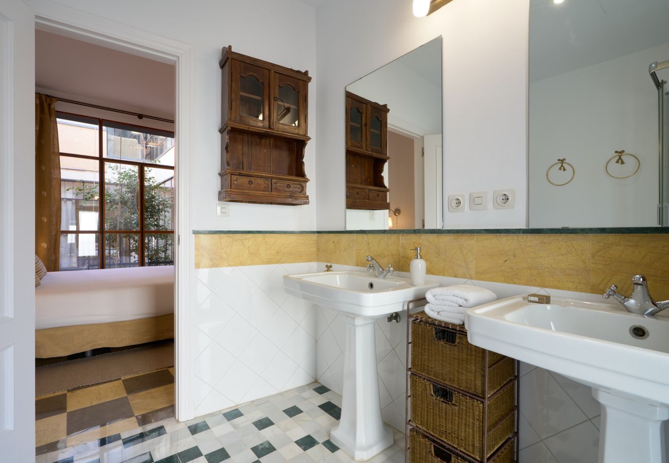 House in Seville - San Bernardo