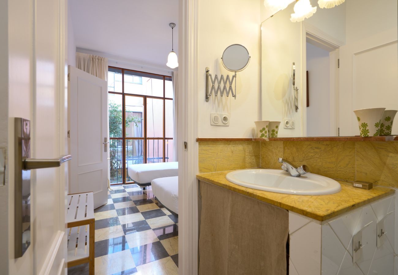 House in Seville - San Bernardo