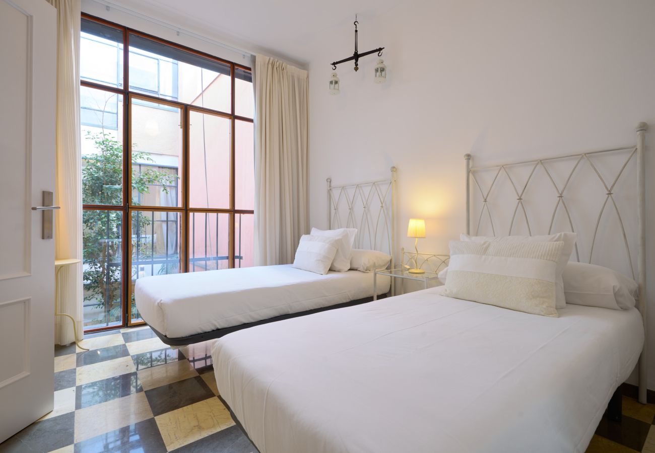 House in Seville - San Bernardo