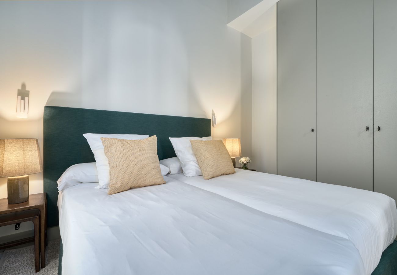 Apartment in Seville - Luis de Vargas 2B