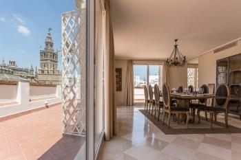 Abrimos cuatro nuevas Puertas en Sevilla, apartamentos de lujo y solera junto a la Giralda